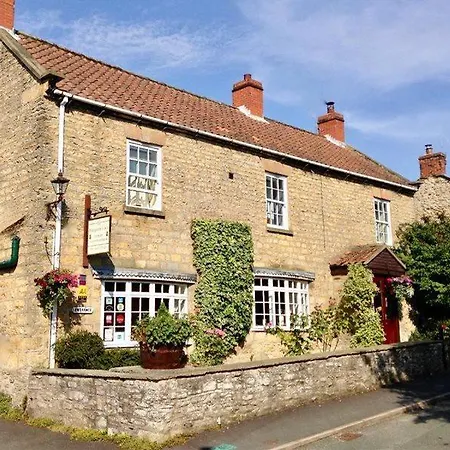 Plumpton Court 4*