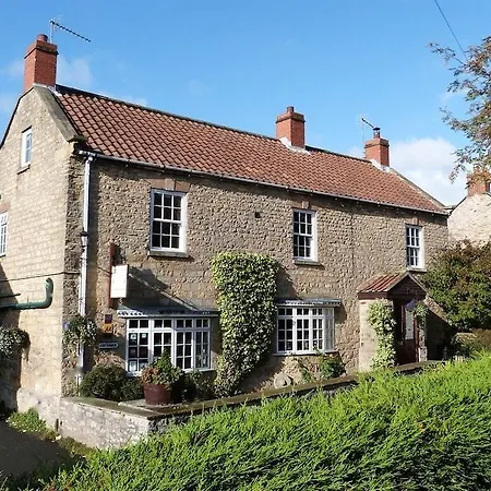 Plumpton Court 4*