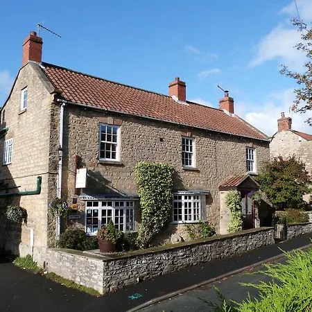 Plumpton Court 4*