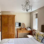 بيت ضيافة Plumpton Court 4*