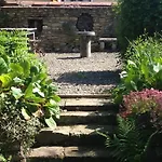 Plumpton Court 4*