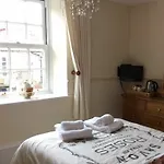 بيت ضيافة Plumpton Court 4*