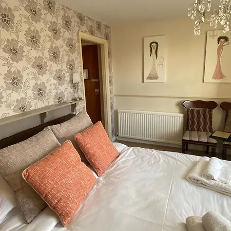 Plumpton Court 4*