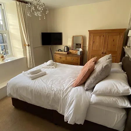 Plumpton Court 4*