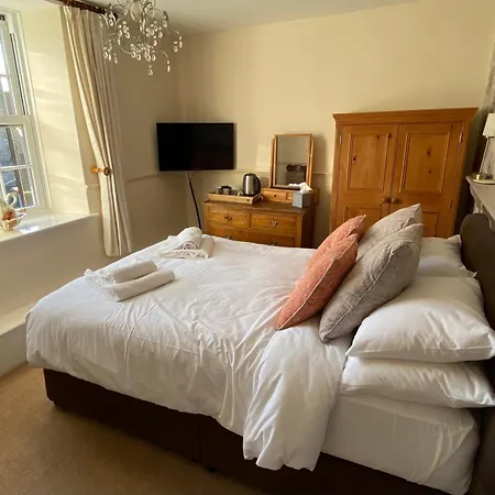 Plumpton Court 4*