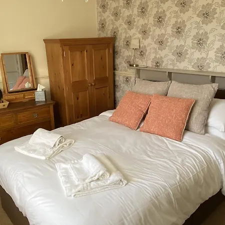Guest house Plumpton Court 4*