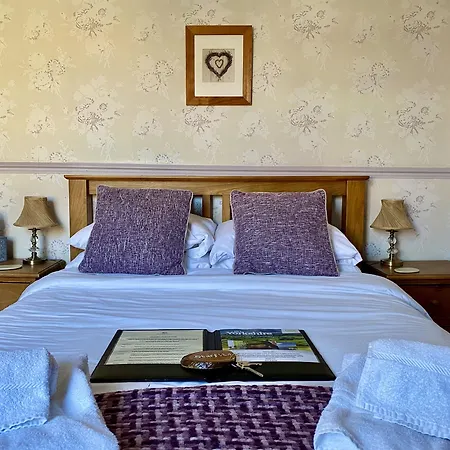 Plumpton Court 4*