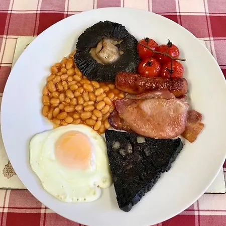 Plumpton Court Guest house 4*