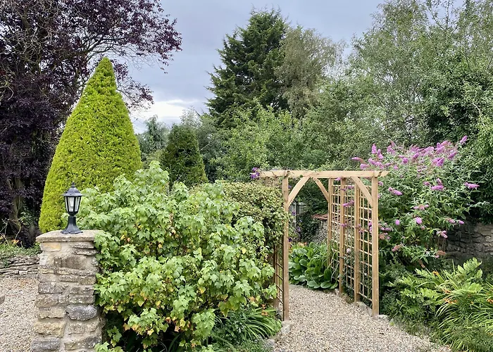 Plumpton Court Guest house 4*