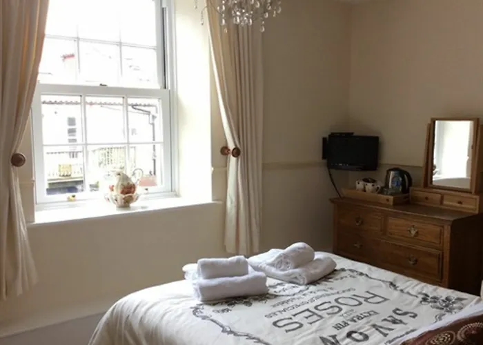 Guest house Plumpton Court 4*