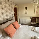 Plumpton Court 4*
