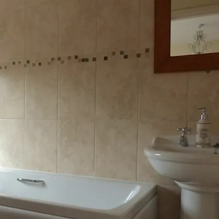 בית הארחה Plumpton Court 4*